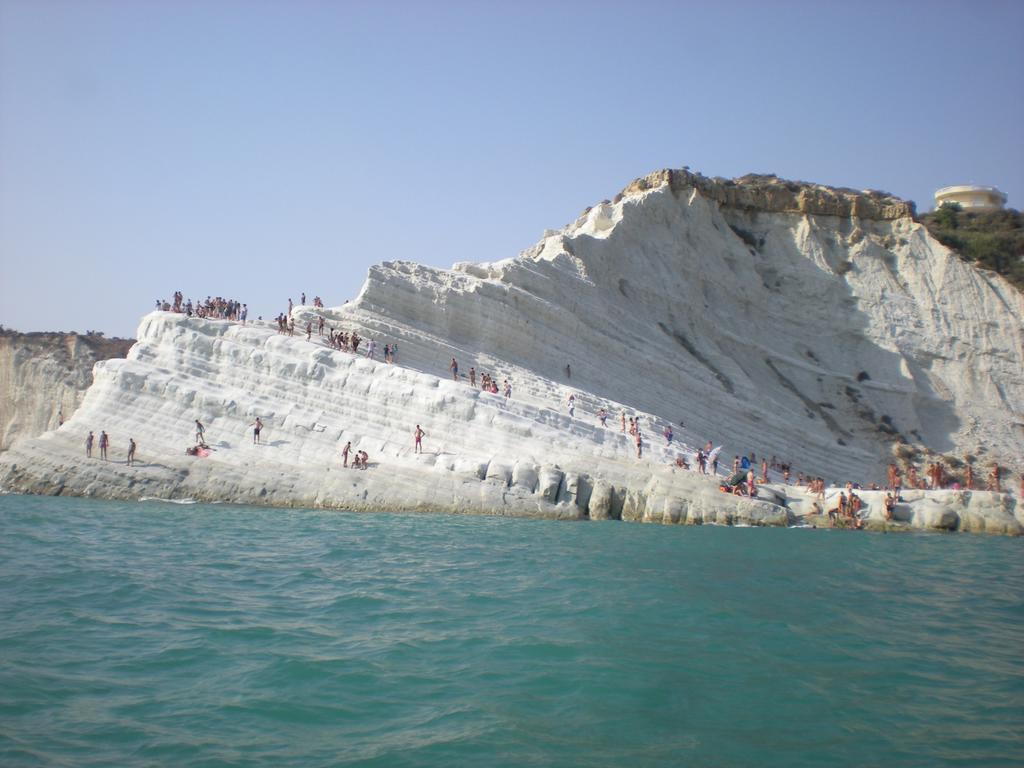 Un Tuffo Alla Scala Dei Turchi Realmonte Exterior foto