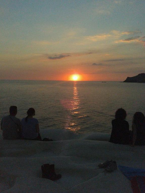 Un Tuffo Alla Scala Dei Turchi Realmonte Exterior foto